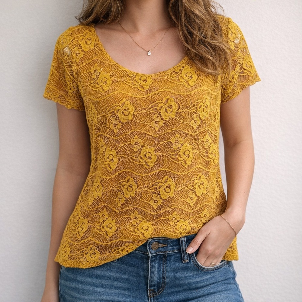 Koi Women's Yellow Lace Blouse Medium NWT